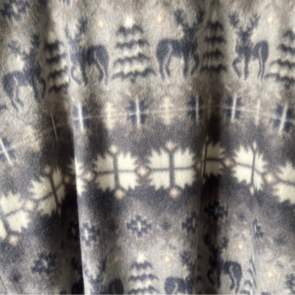 Vintage Grey & White Reindeer Patterned Fleece XL - Picture 5 of 8